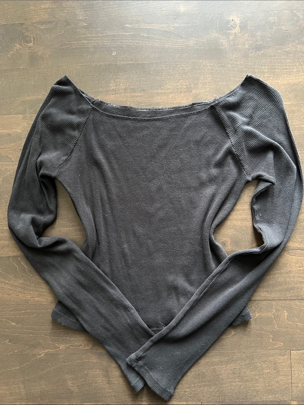 2000's fall inspired off the shoulder fitted boatneck